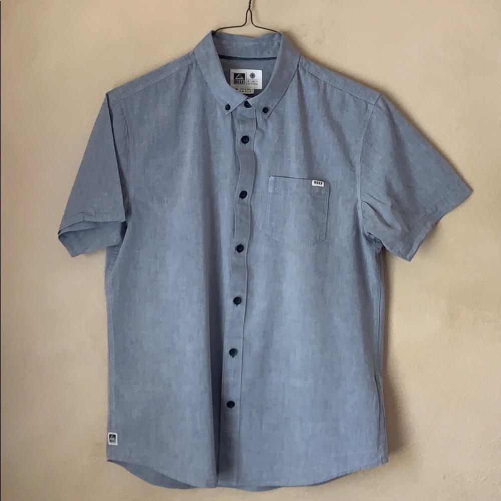 REEF Short Sleeve Men’s Shirt - like NEW!